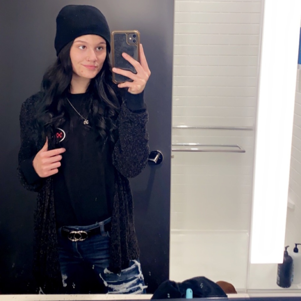 Meet your Posher, Cyera